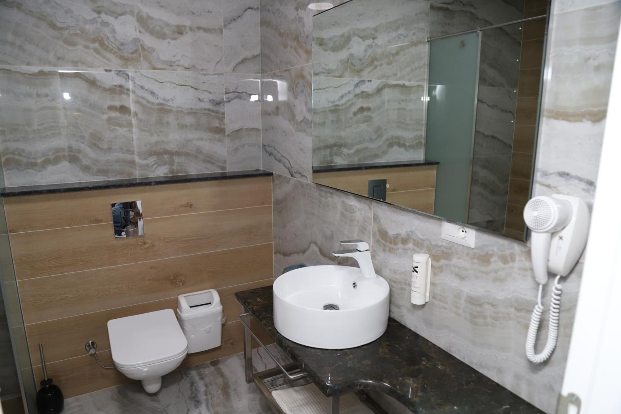 Sky Hotel Prizren Exterior photo