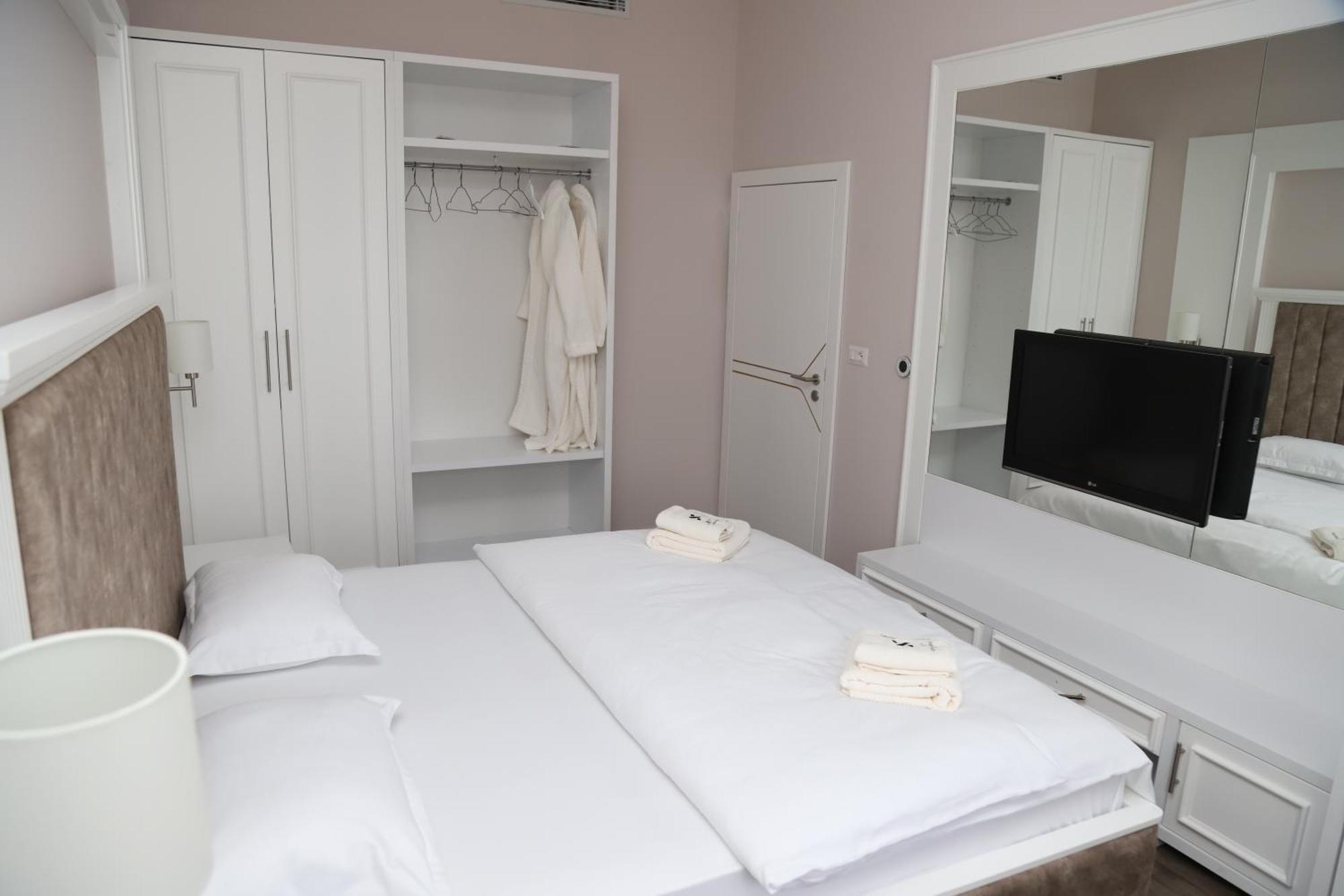 Sky Hotel Prizren Exterior photo