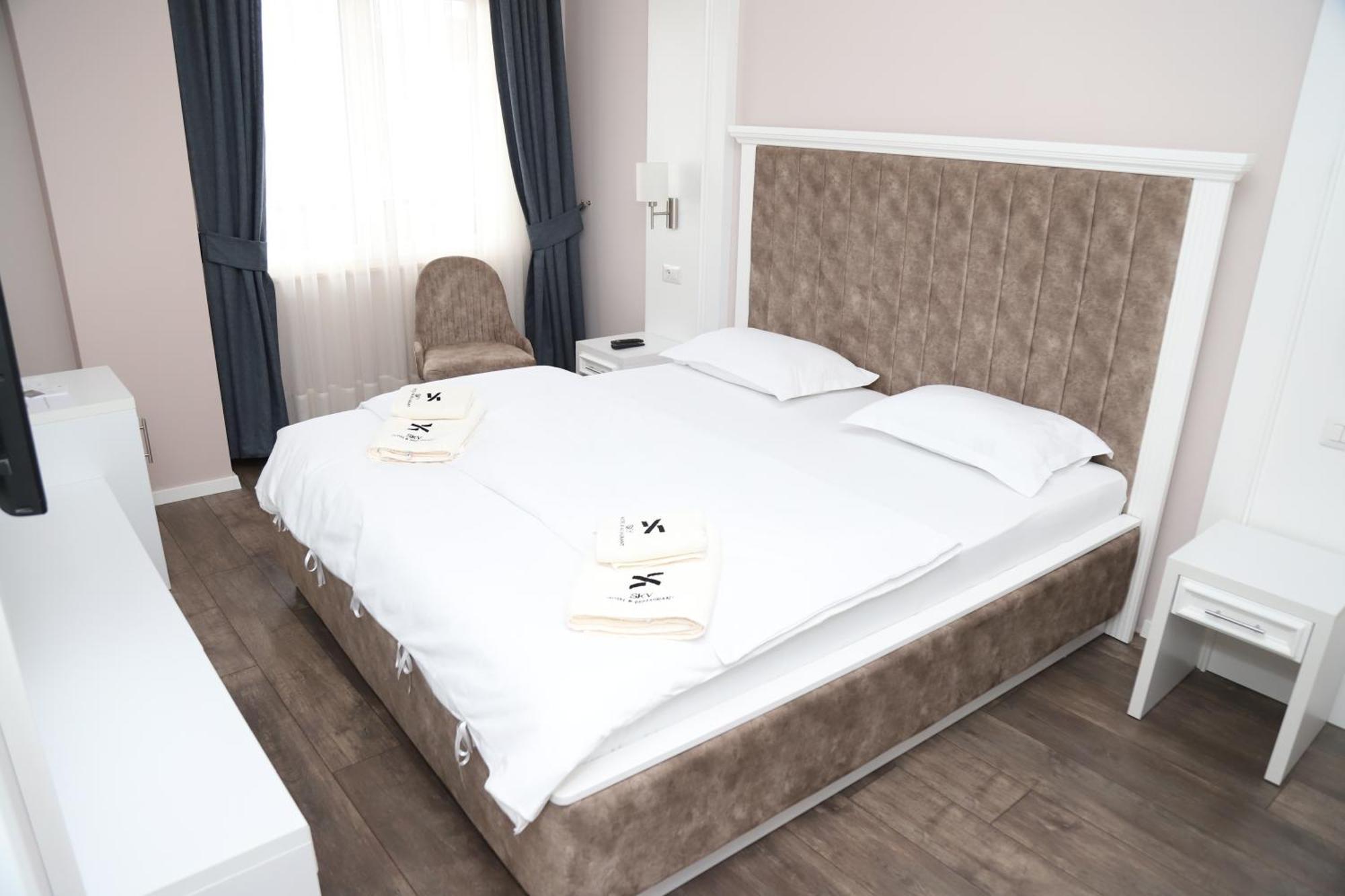 Sky Hotel Prizren Exterior photo