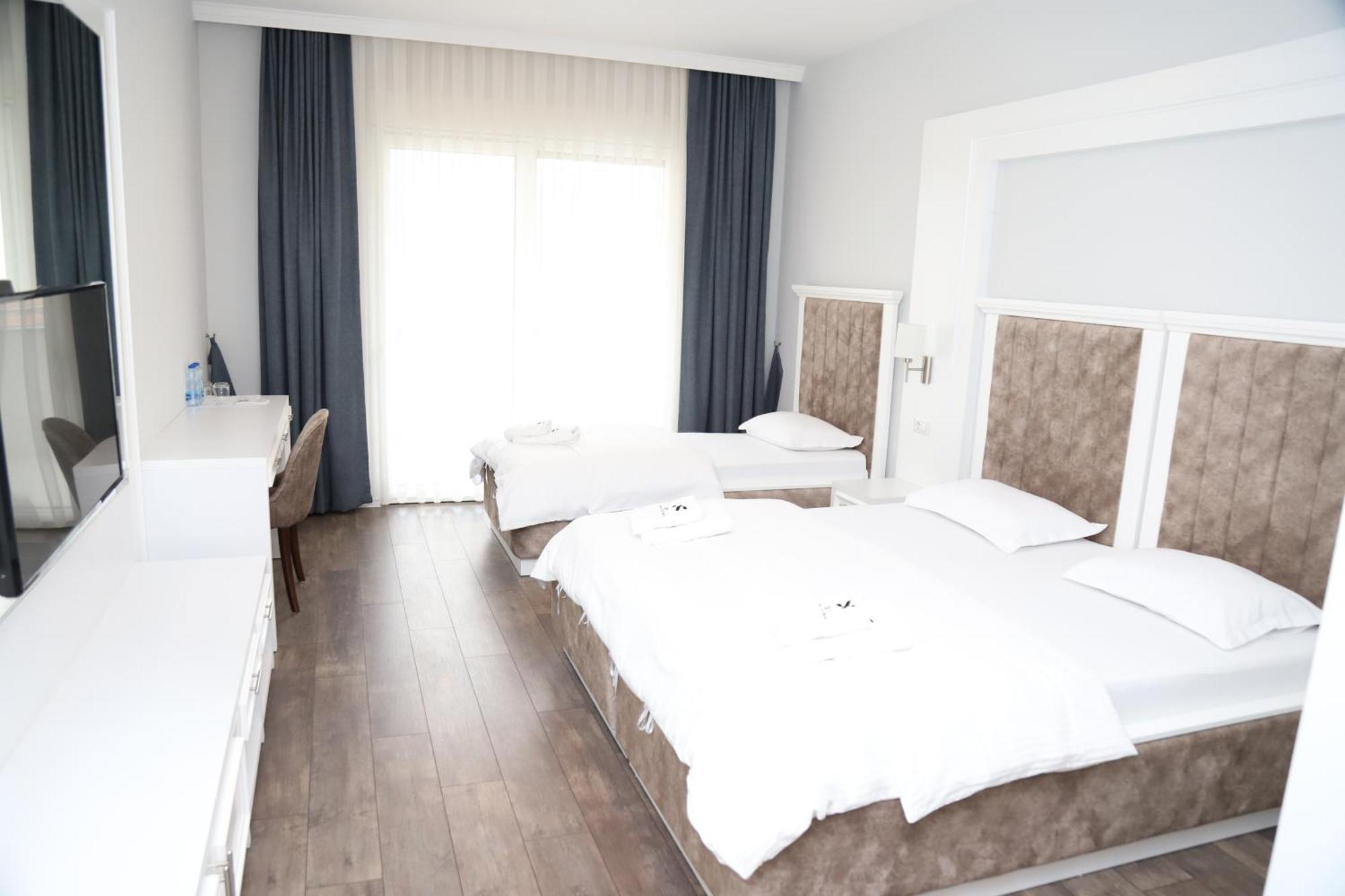 Sky Hotel Prizren Exterior photo