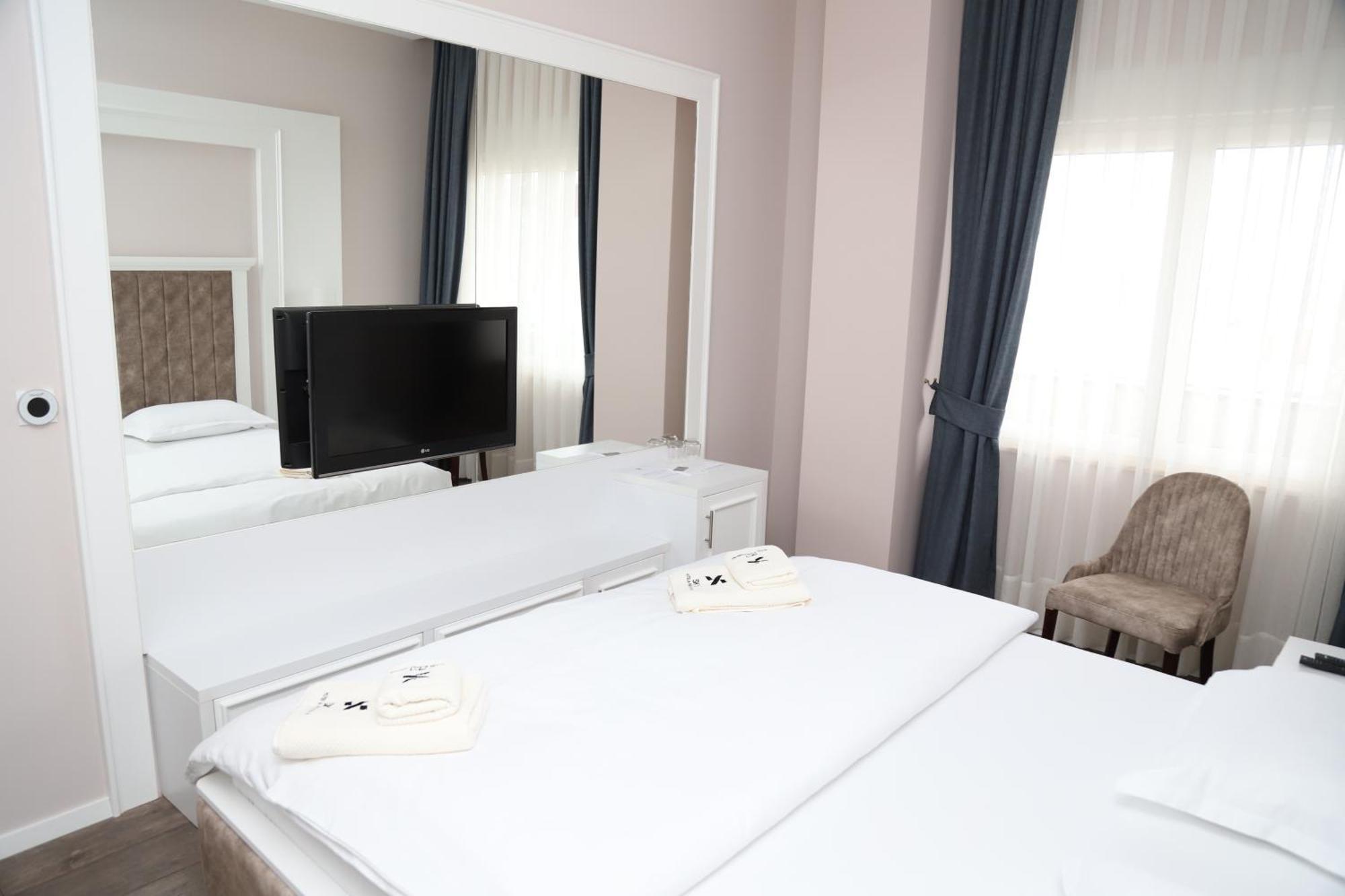 Sky Hotel Prizren Exterior photo