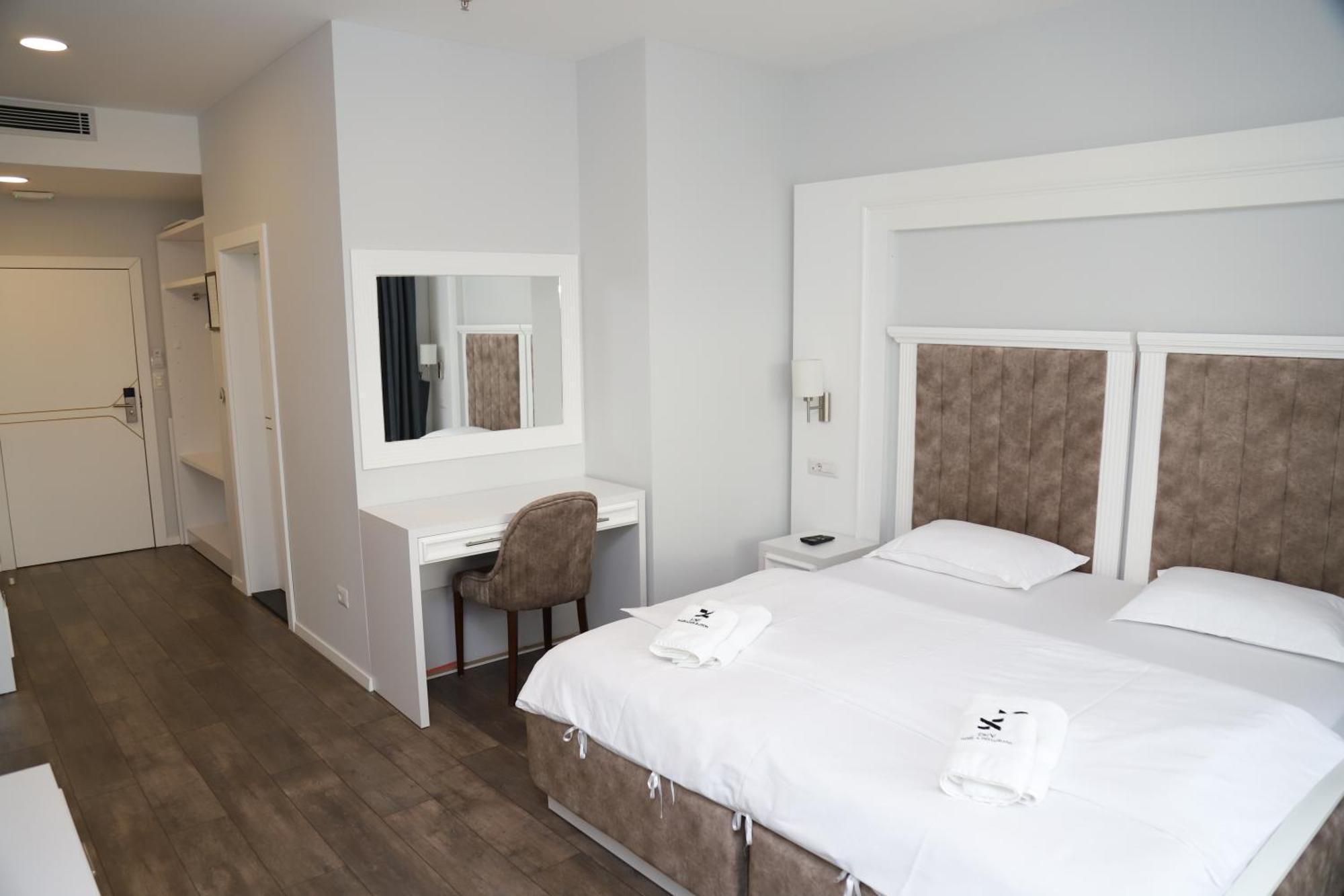 Sky Hotel Prizren Exterior photo