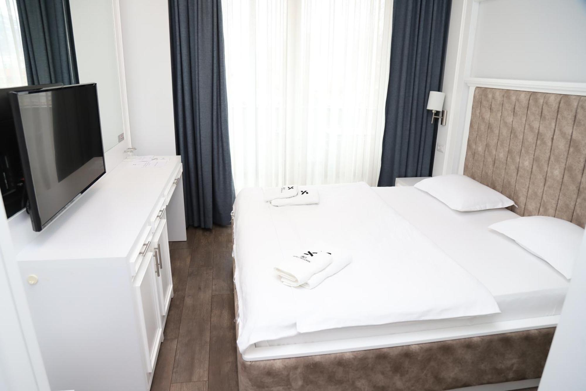 Sky Hotel Prizren Exterior photo