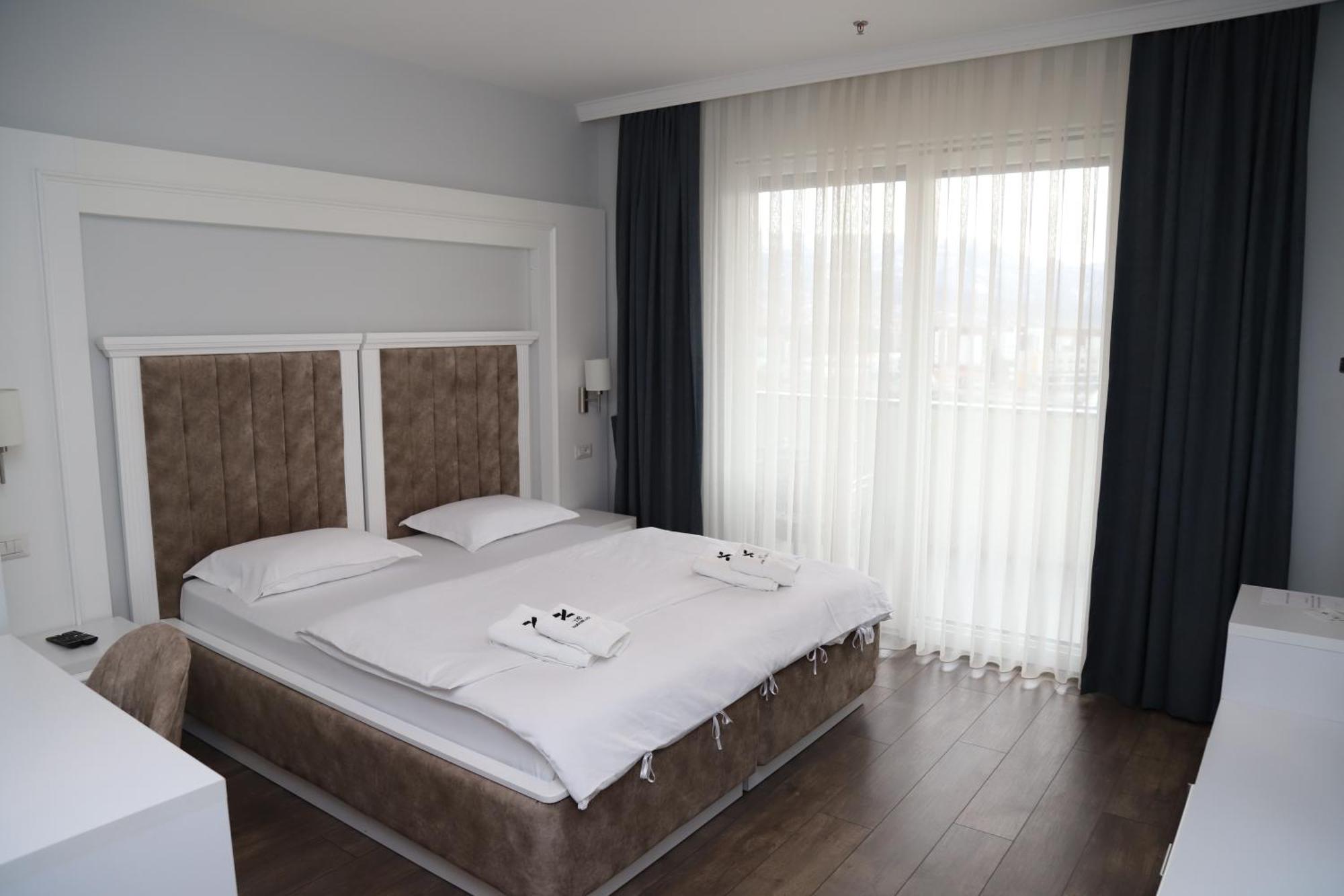 Sky Hotel Prizren Exterior photo