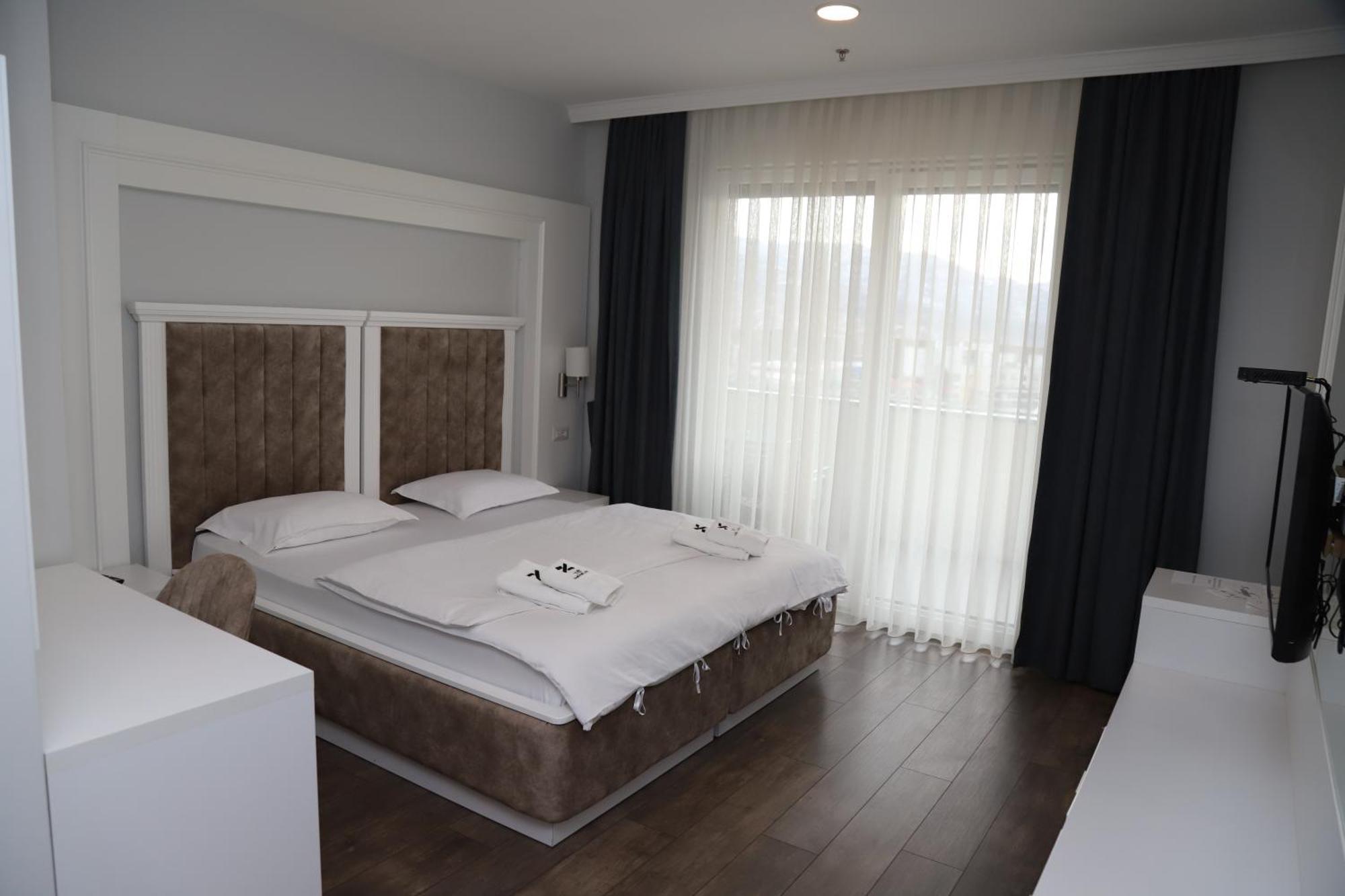 Sky Hotel Prizren Exterior photo